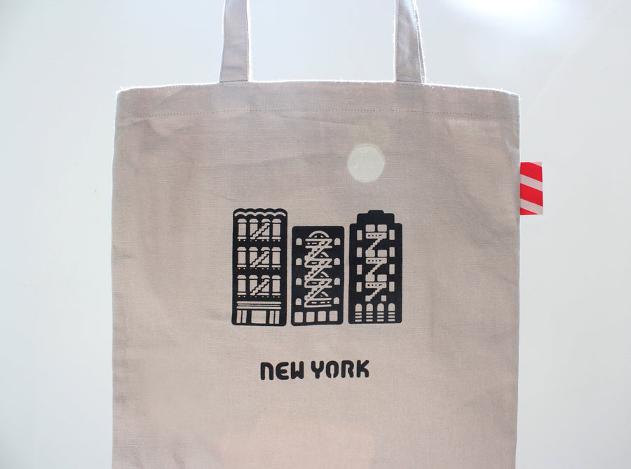 Paperways Tote Bag New York Alley 01 White Back Ground Photo
