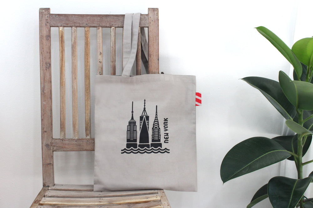 Paperways Tote Bag New York 03 Skyline Lifestyle Photo